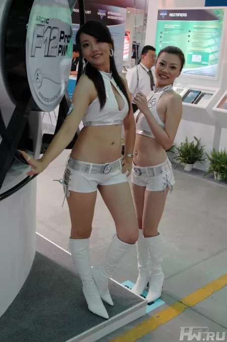 Девушки Computex