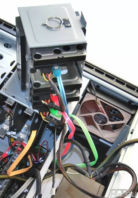 Корпус Antec P183