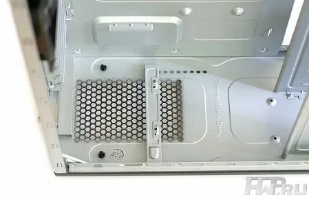 Внутреннее пространство корпуса Thermaltake Element T