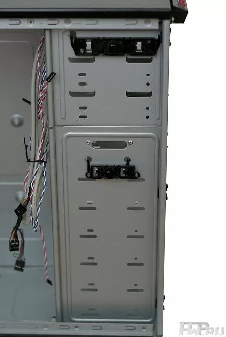 Корпус Thermaltake Element T - крепление для винчестеров