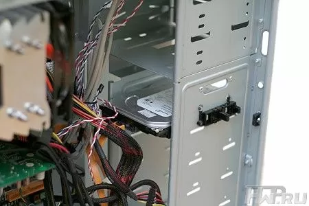 Корпус Thermaltake Element T - крепление для винчестеров