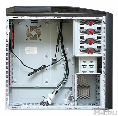 Корпус Thermaltake V9 внутри