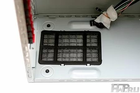 Корпус Thermaltake V9 внутри