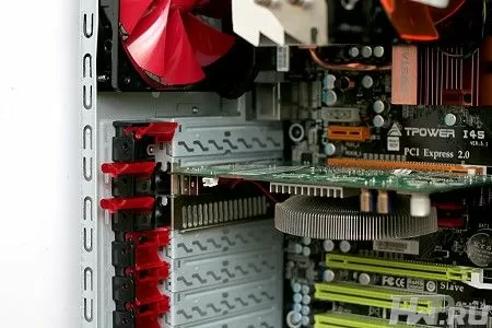 Корпус Thermaltake V9 внутри