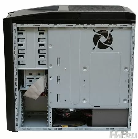 Корпус Thermaltake V9 внутри