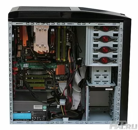 Корпус Thermaltake V9 внутри