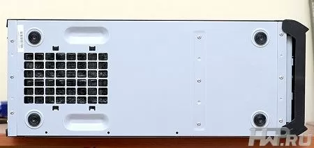 Корпус Thermaltake V9 внутри