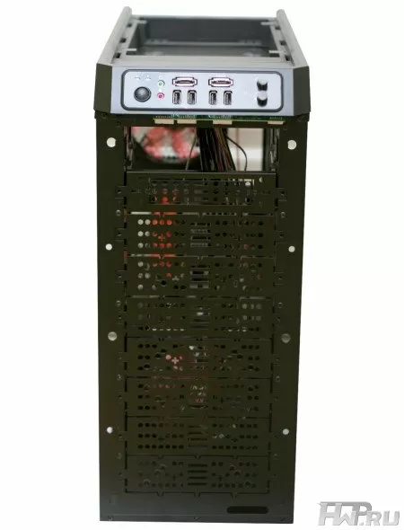 Внутреннее пространство корпуса Xigmatek Utgard