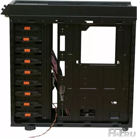 Внутреннее пространство корпуса Xigmatek Utgard