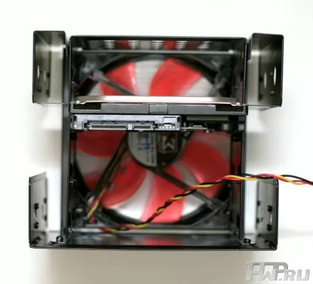 Внутреннее пространство корпуса Xigmatek Utgard