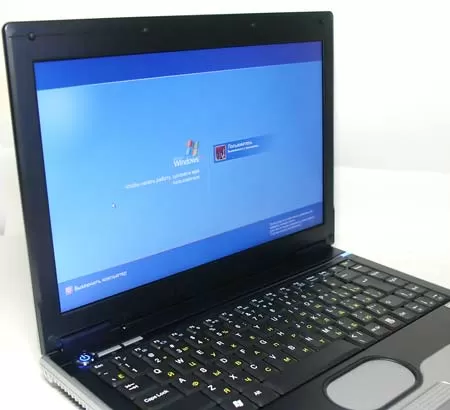 iRu Novia 3331W - экран