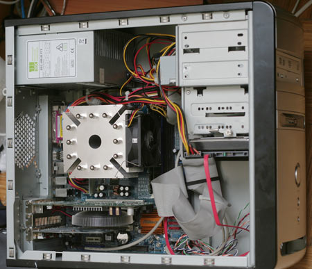 ��������� ������ Scythe Mini � ������ Antec P182
