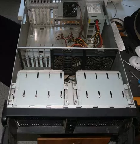 Пустой серверный корпус