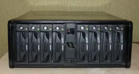 Будущий NAS - вид спереди