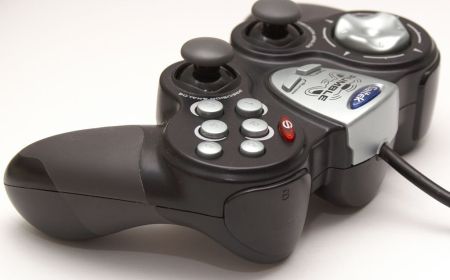 Saitek P2500 Rumble Force Pad