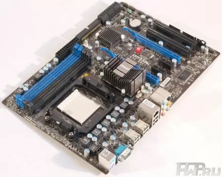 Внешний вид материнской платы MSI 790XG-G45