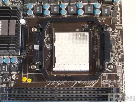 Внешний вид материнской платы MSI 790XG-G45