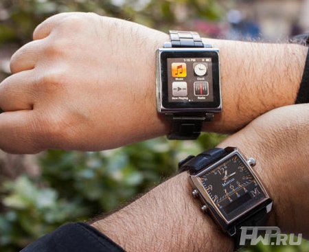 Android_watch_vs_wristwatch.jpg