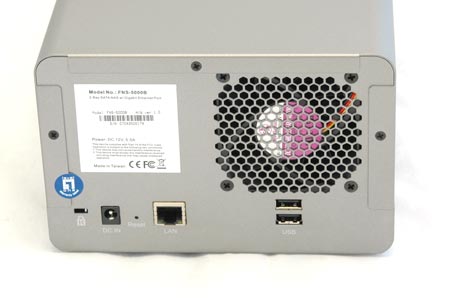 Задняя сторона сетевого диска (NAS) Level One FNS-5000B