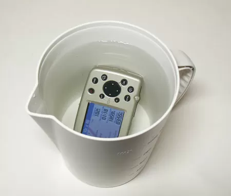 GPS-навигатор Garmin Quest в воде