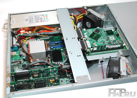 СХД ProWare Symbolo SN-2803H-PDC - внутреннее пространство сервера