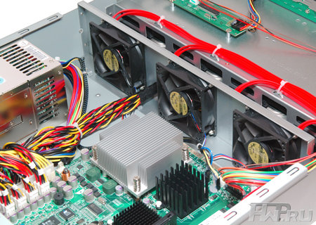 СХД QNAP TS809U-RP - система охлаждения