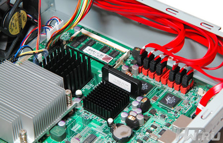 СХД QNAP TS809U-RP - бардак с проводами