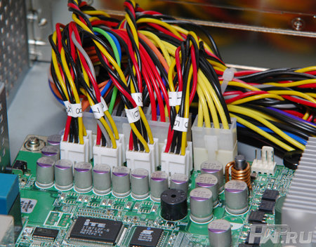 СХД QNAP TS809U-RP - бардак с проводами