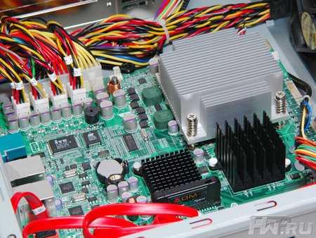 СХД QNAP TS809U-RP - система охлаждения