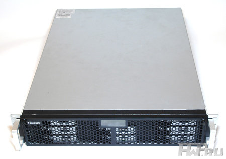 СХД Thecus N8800 - вид спереди