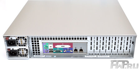 Вид сзади - NetGear ReadyNAS 3200