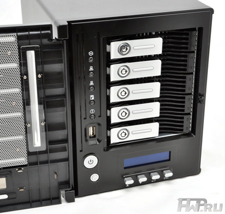 Файловый сервер (NAS) Thecus N5200XXX с открытой дверью