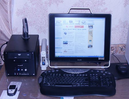 Дизайн LCD монитора Shuttle XP17 на рабочем столе