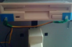 Крепим светодиоды к дисководу