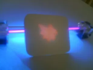 Сзади ультрафиолетовая фреонка