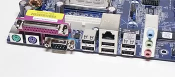 Порты на задней панельке ASRock P4 Combo
