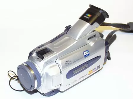 Видеокамера Sony DCR-TRV16E